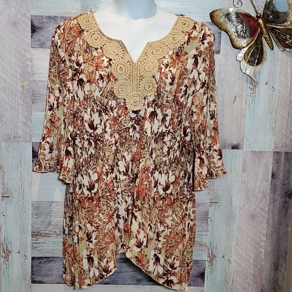 Catherines Sz 2X Floral Print Pleated Lace Neckline Snakebite Hem Blouse 324 - Picture 1 of 9